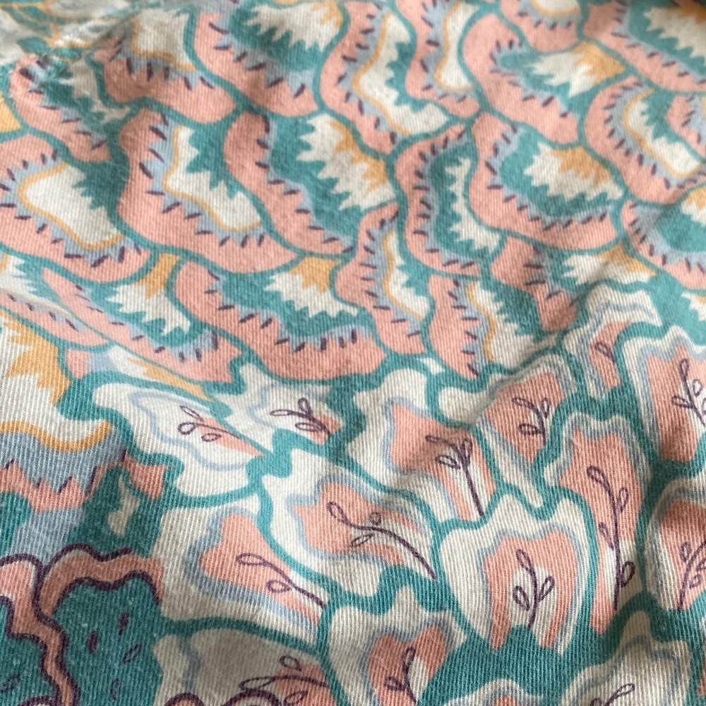 Abstract Patterned Button-Up Shirt - Picture 3 of 8